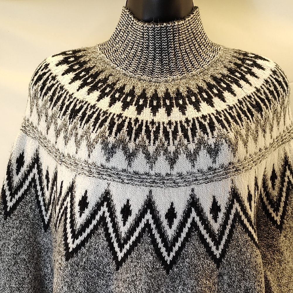 Old Navy Black and White Turtleneck Sweater - Picture 2 of 6